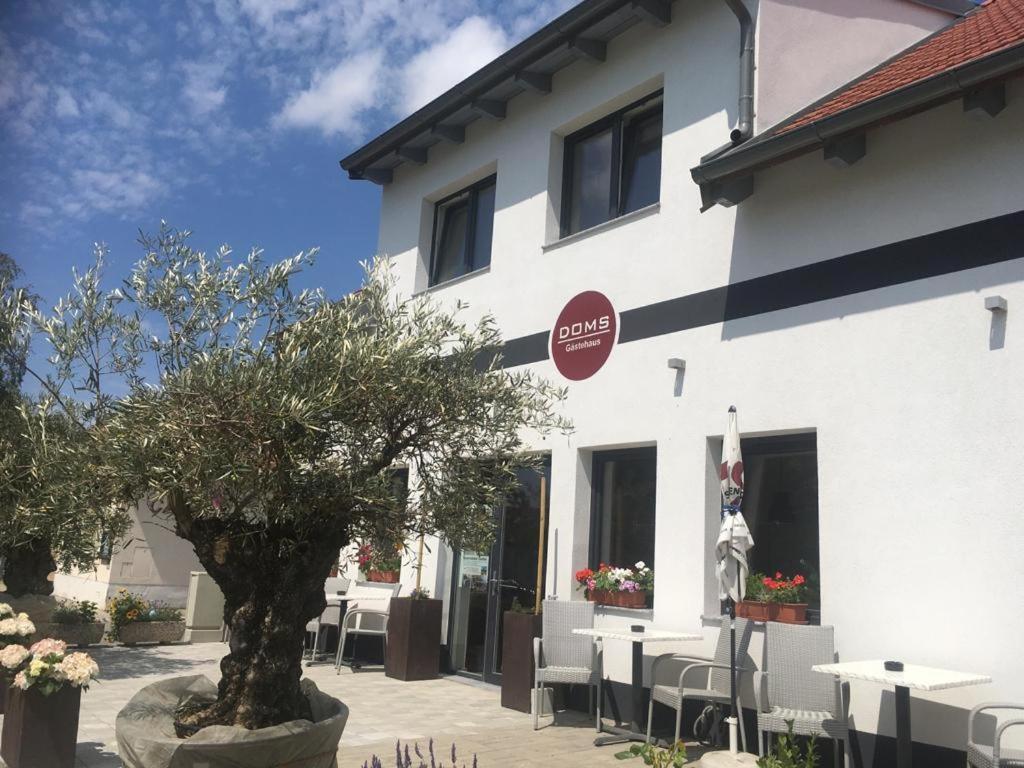 Doms Gaestehaus Frauenkirchen Exterior photo